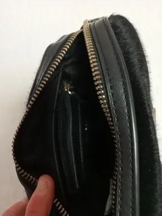 Bolso  Negro Pelo y Piel Es muy bonito