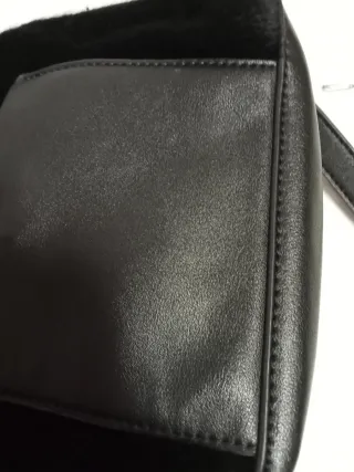 Bolso  Negro Pelo y Piel Es muy bonito