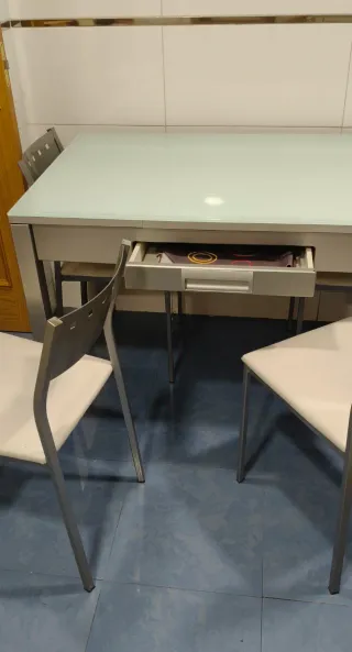 Mesa Cocina Cristal y Metal + 4 Sillas