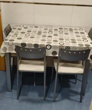 Mesa Cocina Cristal y Metal + 4 Sillas