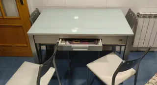 Mesa Cocina Cristal y Metal + 4 Sillas