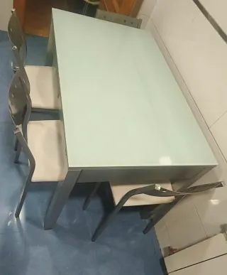 Mesa Cocina Cristal y Metal + 4 Sillas