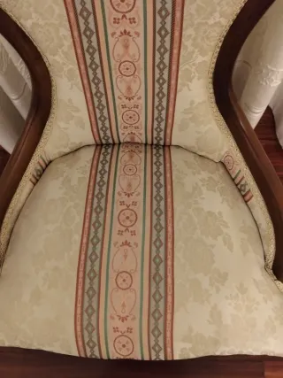 Butaca descalzadora tapizada