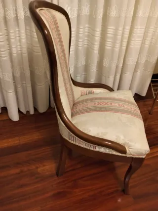 Butaca descalzadora tapizada