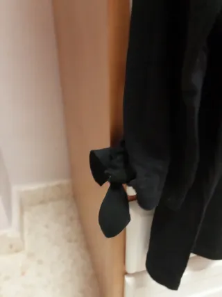 Blusa Stradivarius negra con perlas