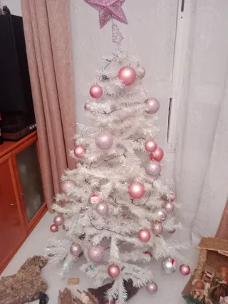 Árbol de Navidad Blanco con Adornos Rosas de 1 .50