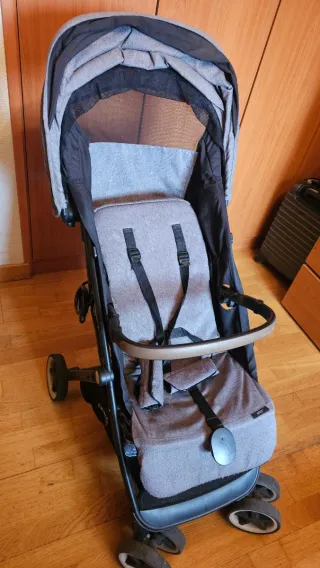 Cochecito de bebé con funda de frio y todo