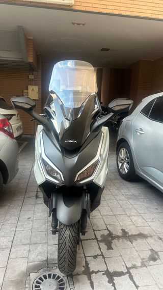 Honda Forza 125 2023 en perfecto estado