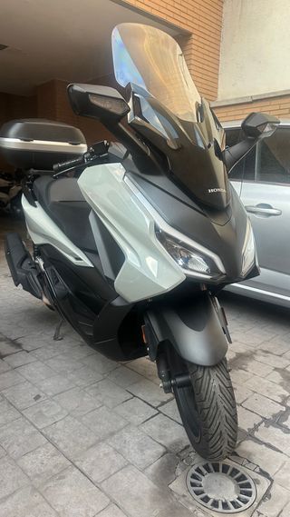 Honda Forza 125 2023 en perfecto estado