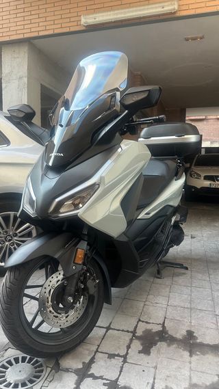 Honda Forza 125 2023 en perfecto estado