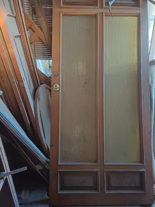 Puerta de portal de madera 2.10x1mts