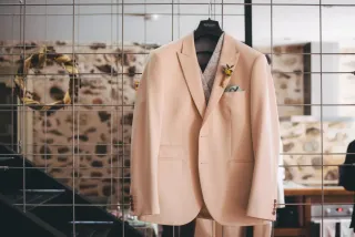 Traje de Novio color crema