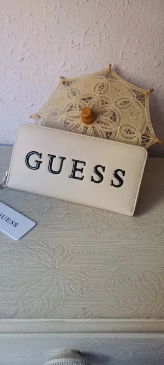 Cartera Guess Beige
