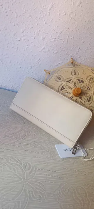 Cartera Guess Beige