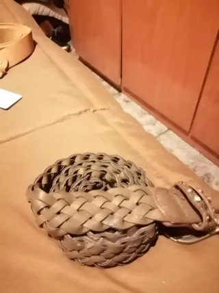 Cinturón Negro y Dorado con Pedrería 20 € cada uno