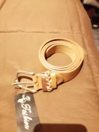 Cinturón Negro y Dorado con Pedrería 20 € cada uno