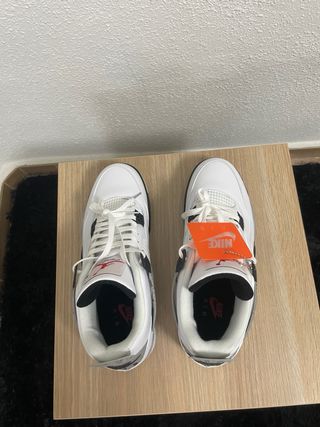 Jordan 4 Retro Gris y Blanco