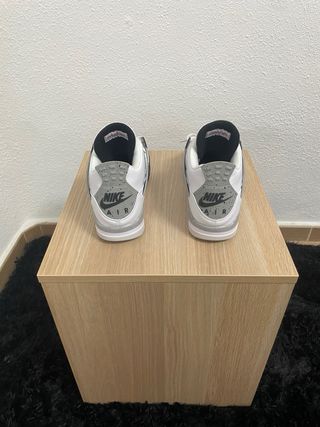 Jordan 4 Retro Gris y Blanco