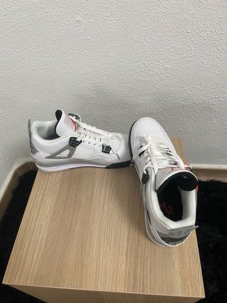 Jordan 4 Retro Gris y Blanco