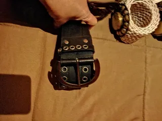 Cinturón Beige con Hebilla Dorada Grabada 20€ c/u