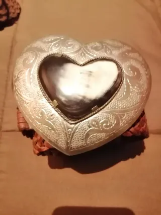 Cinturón Beige con Hebilla Dorada Grabada 20€ c/u