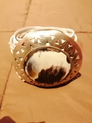 Cinturón Beige con Hebilla Dorada Grabada 20€ c/u