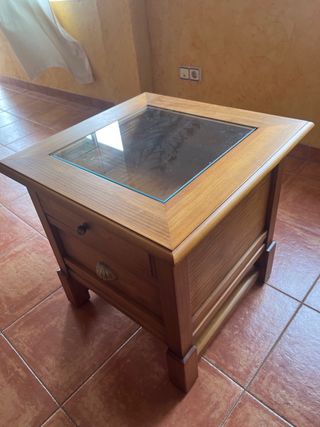Mesa auxiliar madera con tapa cristal