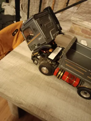 Camión Volquete RC 6x6 Mercedes-Benz