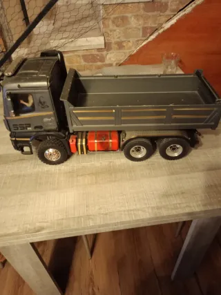 Camión Volquete RC 6x6 Mercedes-Benz