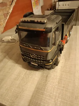Camión Volquete RC 6x6 Mercedes-Benz