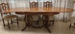 Mesa de comedor y 6 sillas de madera
