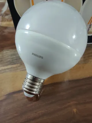 Lampadina globo Philips