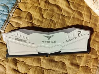 Memoria RAM T-Force Delta RGB DDR5 16GB