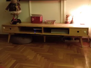 Mueble bajo TV madera natural