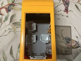 Autobús escolar amarillo de juguete