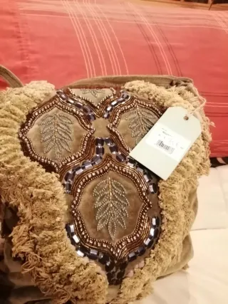 Bolso verde con adornos