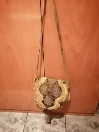 Bolso verde con adornos