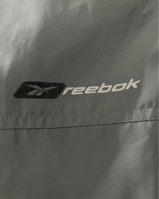 Chaqueta Reebok Vintage Gris y Negra