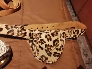 Bolso de piel con estampado de leopardo