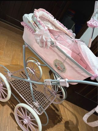 Coche muñecas/Nenuco+ accesorios y tabla planchar
