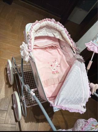 Coche muñecas/Nenuco+ accesorios y tabla planchar