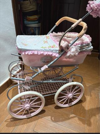 Coche muñecas/Nenuco+ accesorios y tabla planchar