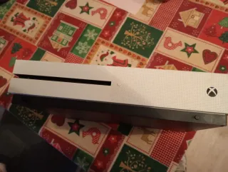 Xbox One S 1TB + Mando + Cascos + 3 Juegos