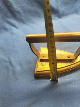 Ferro de passar antigo em cobre fundido