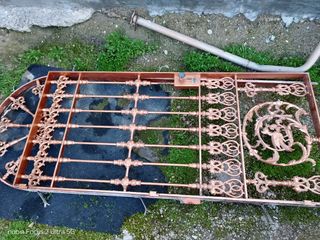 Puerta de hierro forjado con mainel