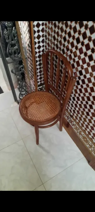 Silla antigua Thonet madera y ratán.