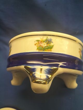 Bomboneira Porcelana Florais Pés Dourados