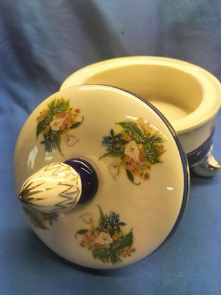 Bomboneira Porcelana Florais Pés Dourados