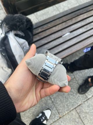 Reloj Guess Plateado con Cristales