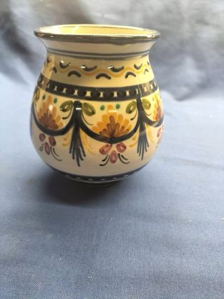 Pequeno pote faiança pintado à mão